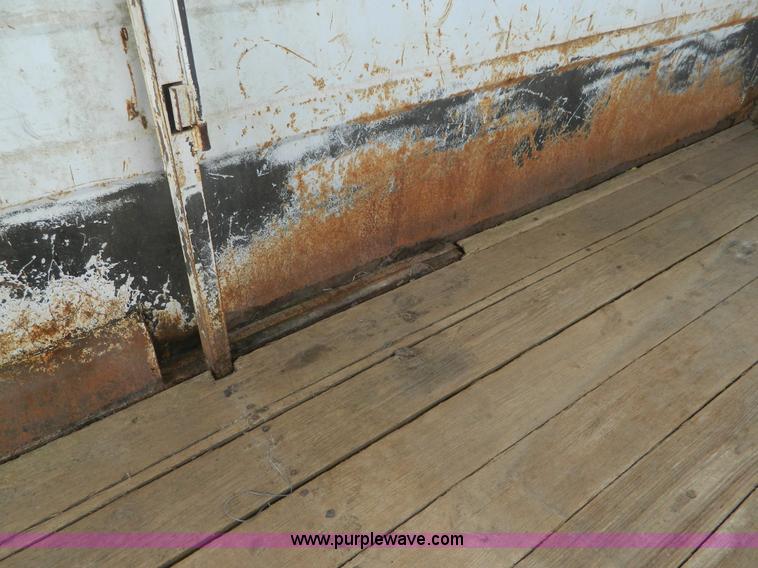 image for item K8037 1993 Diamond D gooseneck livestock trailer