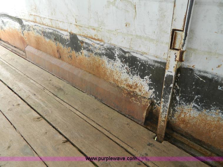 image for item K8037 1993 Diamond D gooseneck livestock trailer