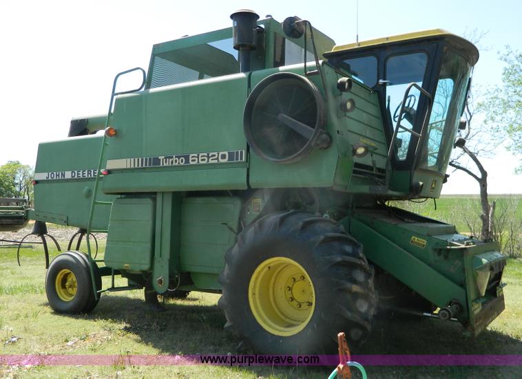 image for item K8047 1980 John Deere 6620 Turbo combine
