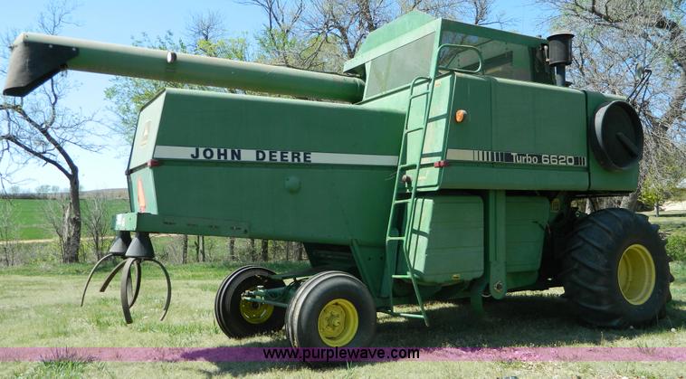 image for item K8047 1980 John Deere 6620 Turbo combine