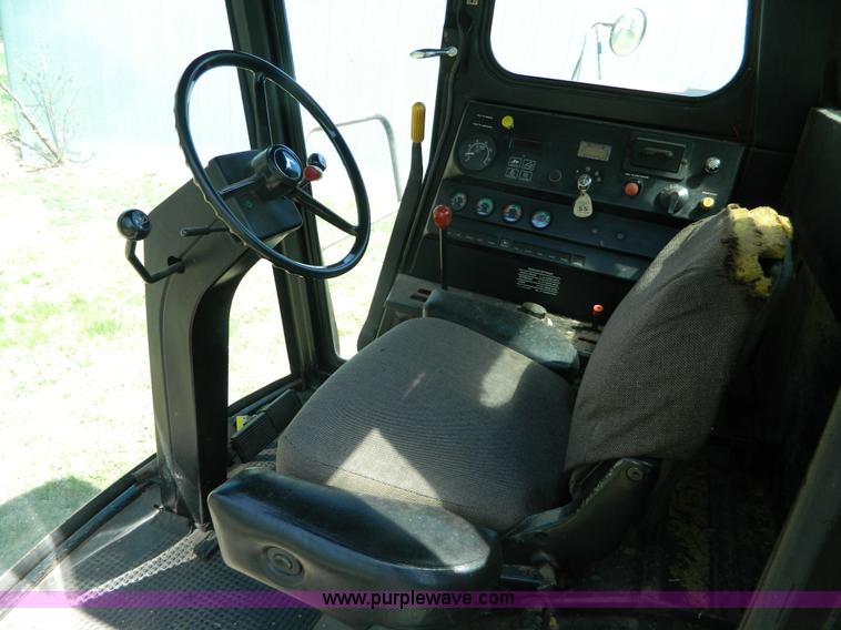 image for item K8047 1980 John Deere 6620 Turbo combine