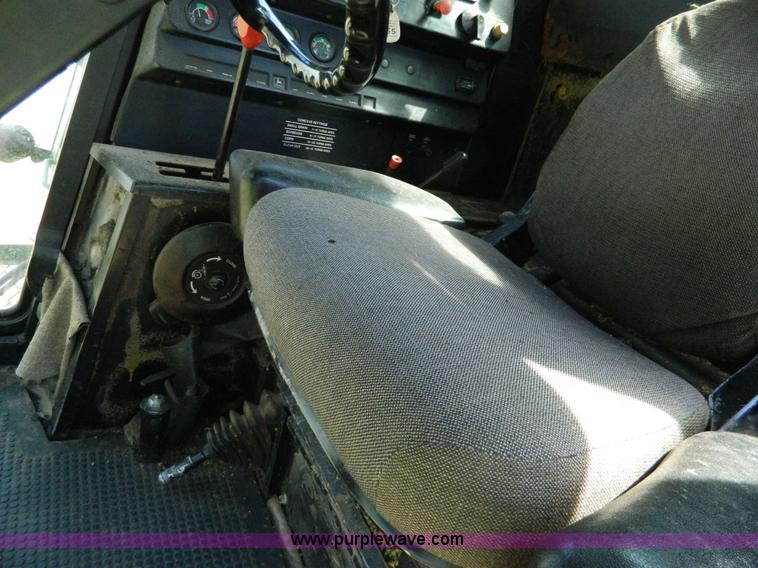 image for item K8047 1980 John Deere 6620 Turbo combine