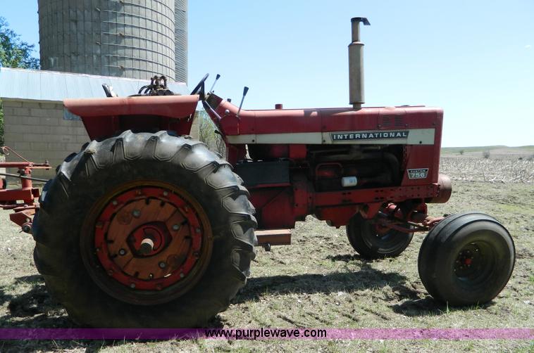 image for item K8053 1969 International 756 tractor