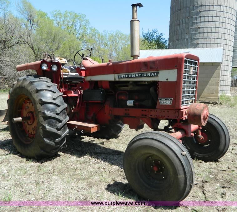 image for item K8053 1969 International 756 tractor