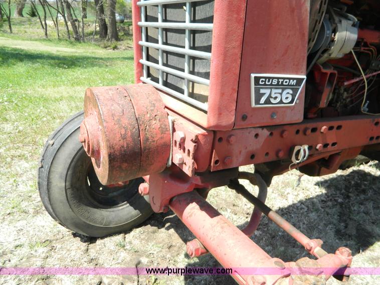 image for item K8053 1969 International 756 tractor