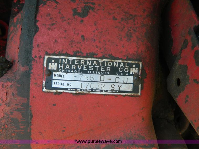 image for item K8053 1969 International 756 tractor