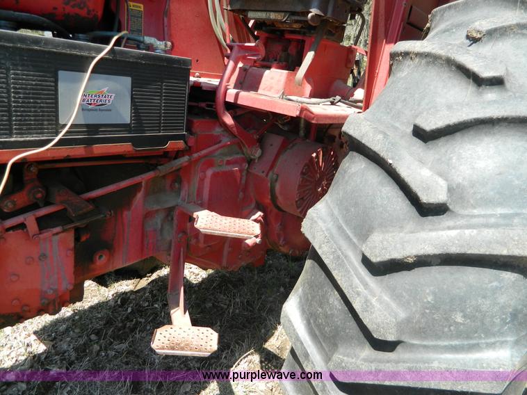 image for item K8053 1969 International 756 tractor