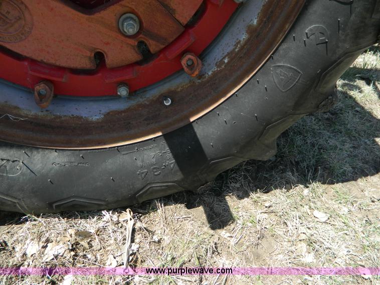 image for item K8053 1969 International 756 tractor