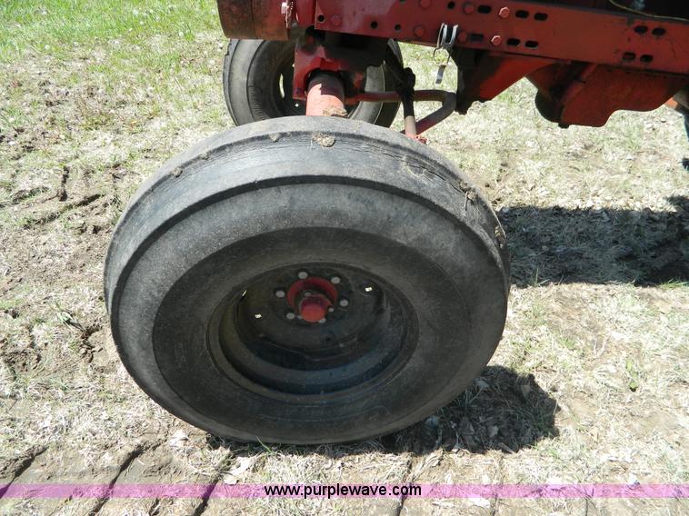 image for item K8053 1969 International 756 tractor