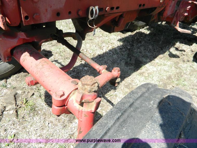 image for item K8053 1969 International 756 tractor