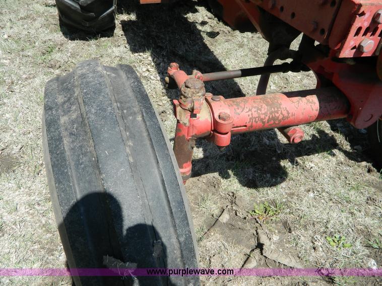 image for item K8053 1969 International 756 tractor