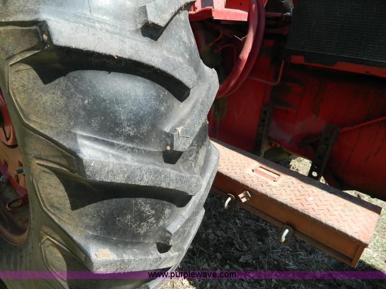 image for item K8053 1969 International 756 tractor