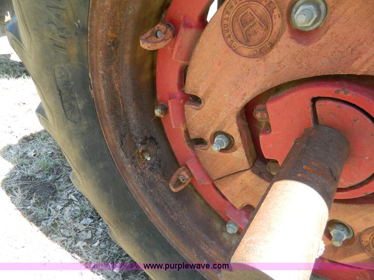 image for item K8053 1969 International 756 tractor