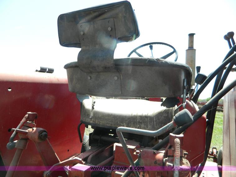 image for item K8053 1969 International 756 tractor