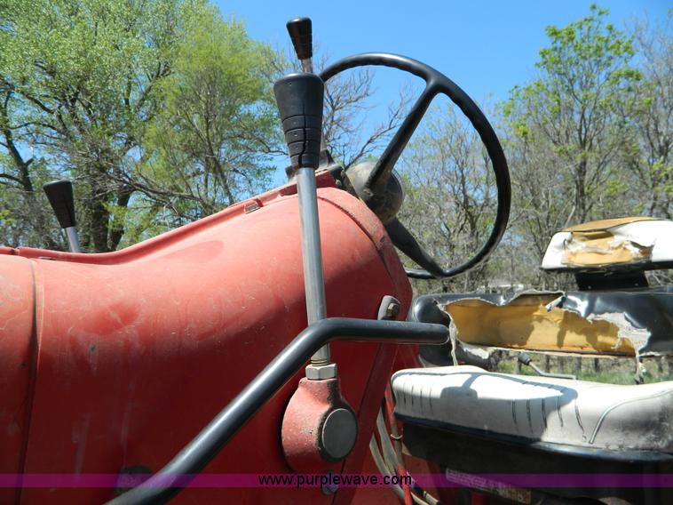 image for item K8053 1969 International 756 tractor