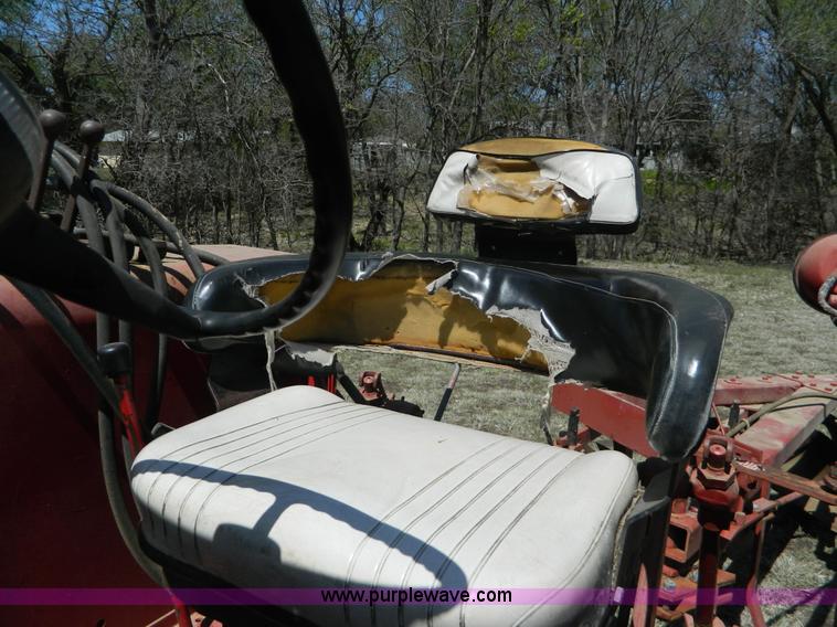 image for item K8053 1969 International 756 tractor