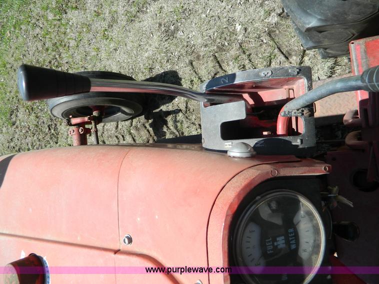 image for item K8053 1969 International 756 tractor