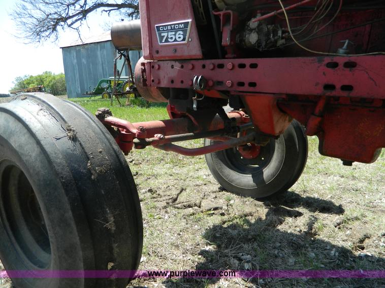 image for item K8053 1969 International 756 tractor