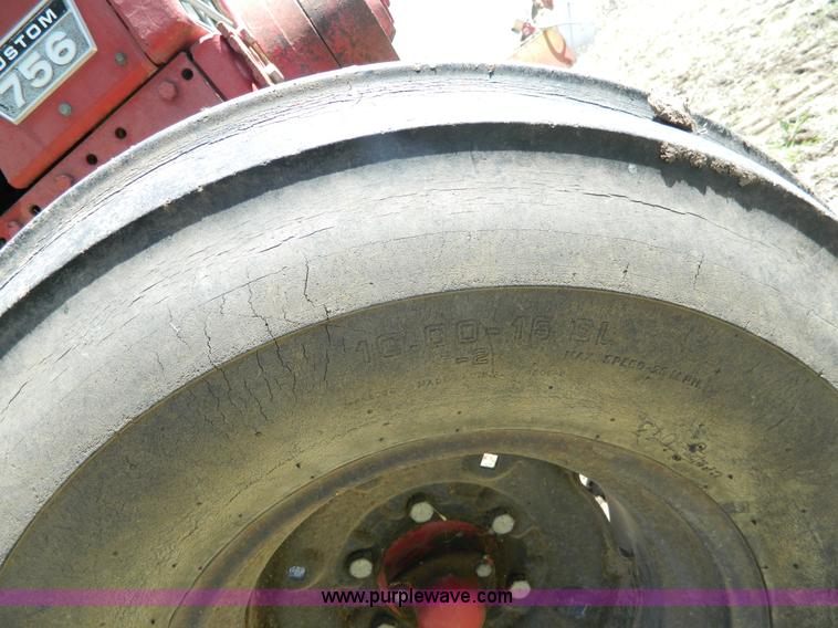 image for item K8053 1969 International 756 tractor