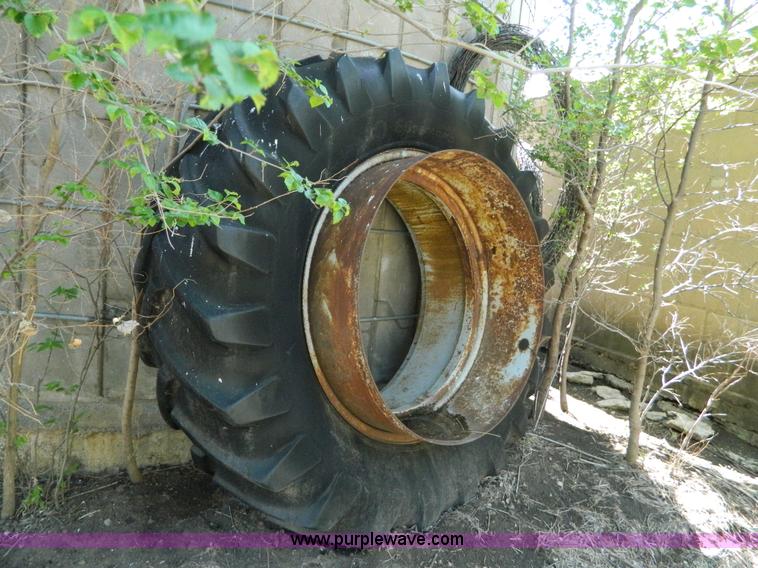 image for item K8053 1969 International 756 tractor