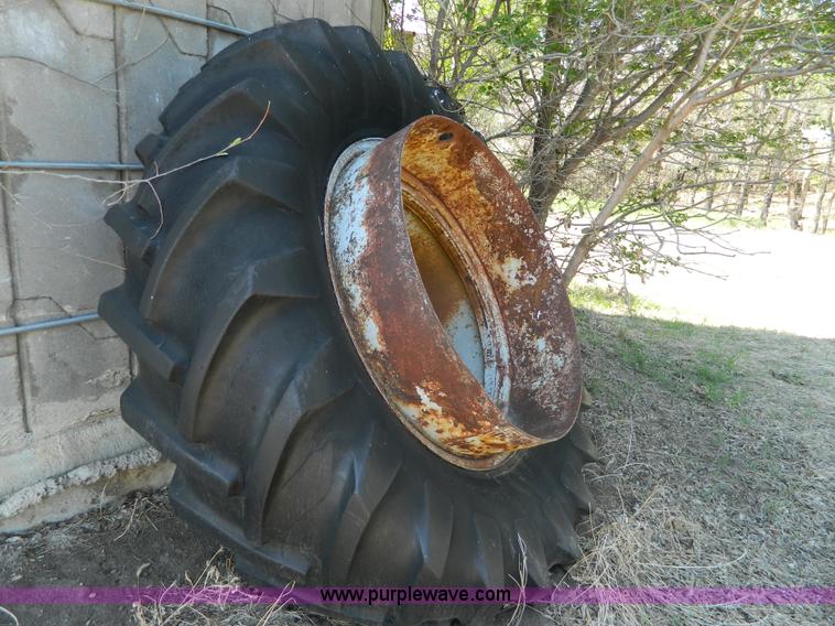 image for item K8053 1969 International 756 tractor