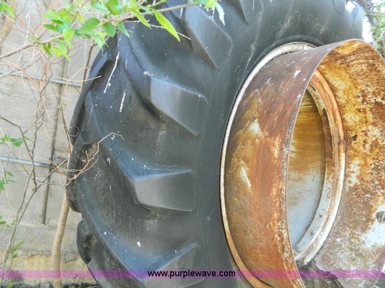 image for item K8053 1969 International 756 tractor