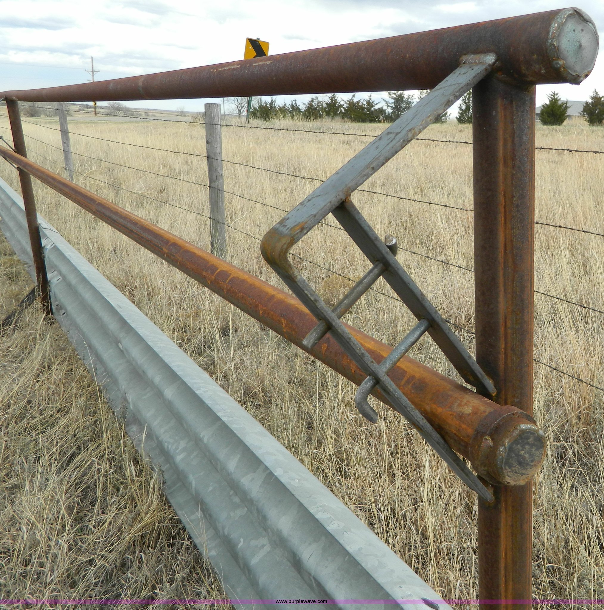 Fence line bunk in Logan, KS Item BH9676 sold Purple Wave