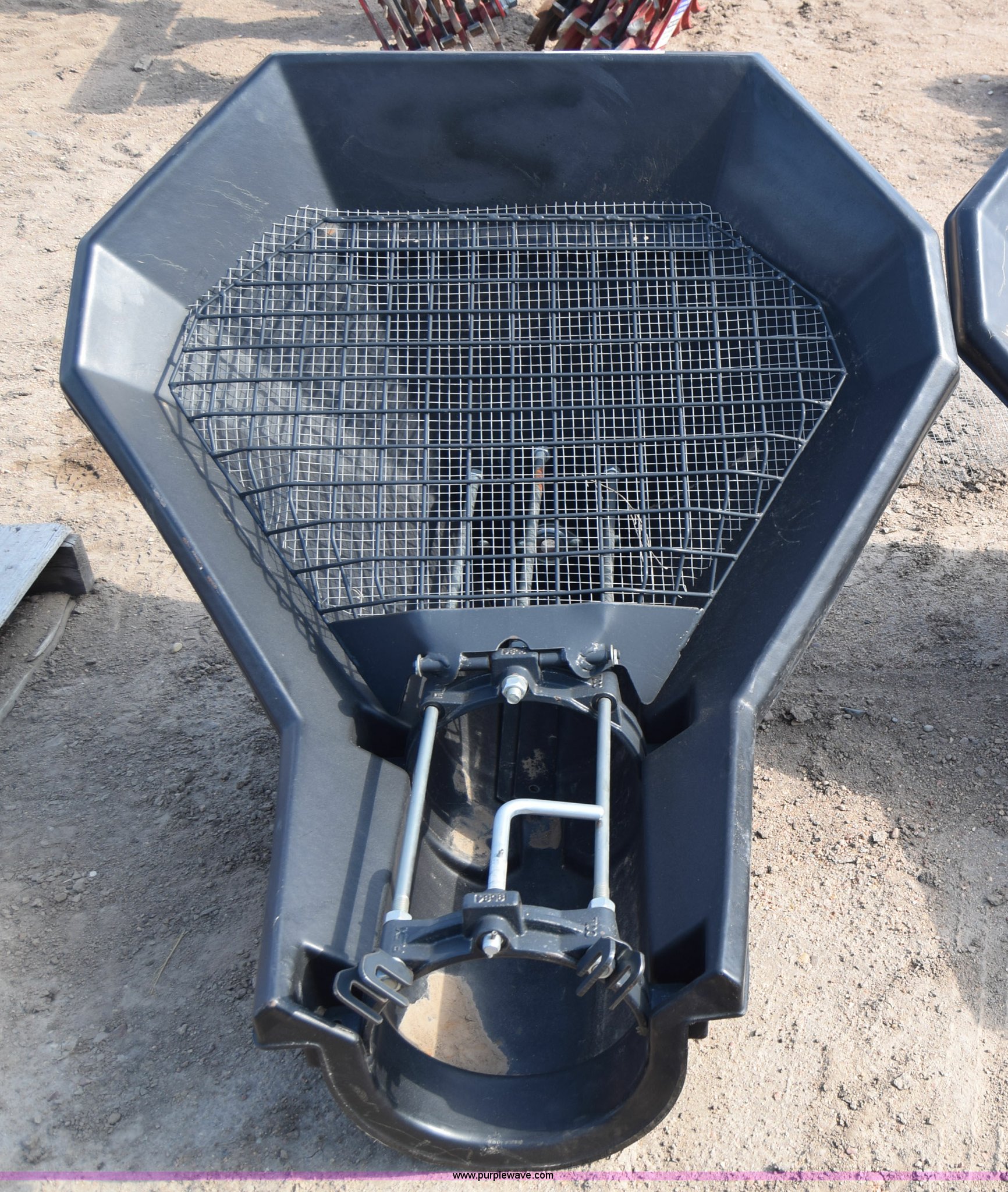 Poly grain dump chute in Kinsley, KS Item BQ9720 sold Purple Wave