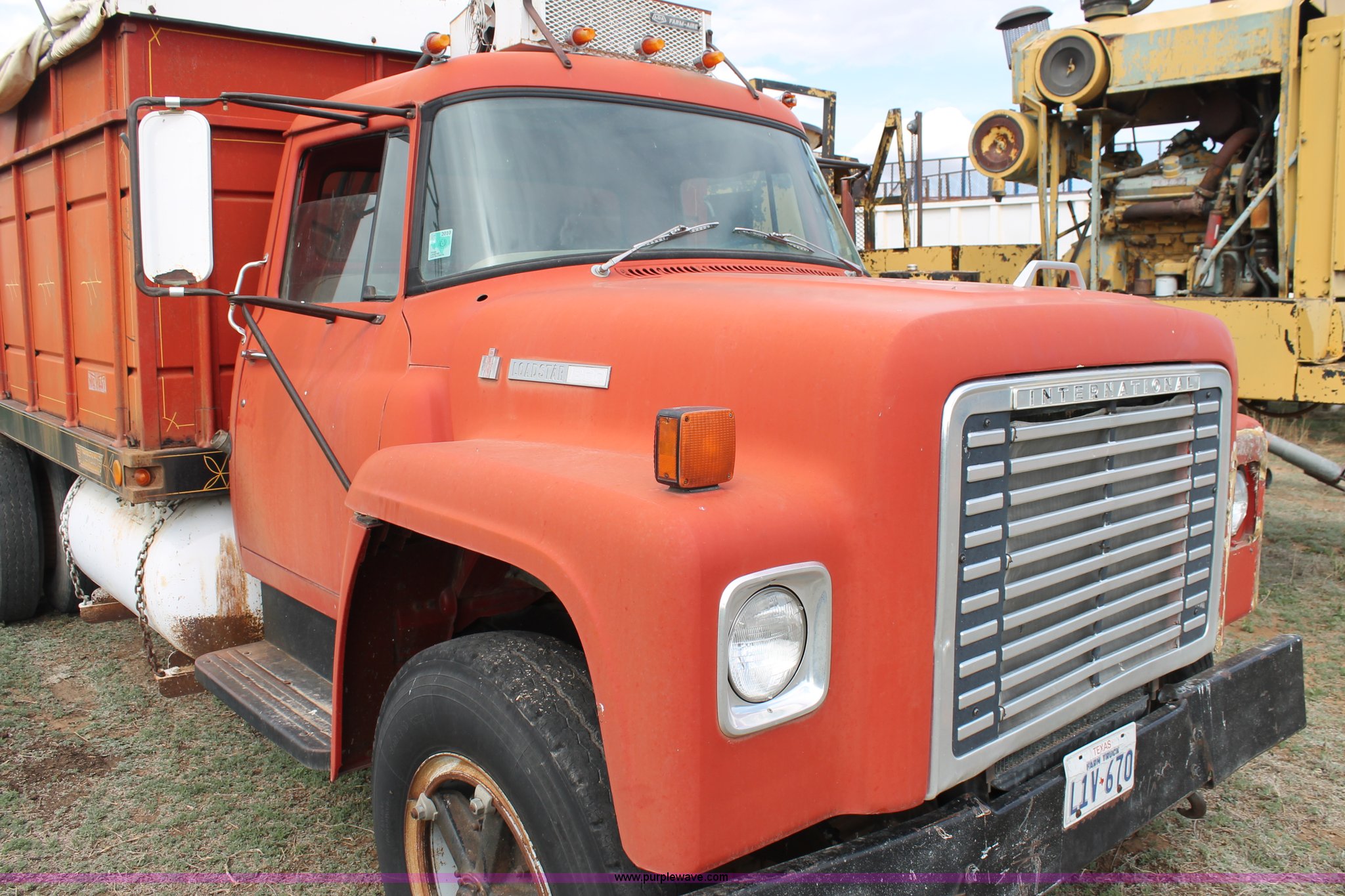 1975 International Loadstar 1800 grain truck in Dalhart, TX Item