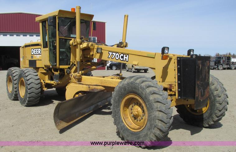 image for item A8778 1998 John Deere 770CH motor grader