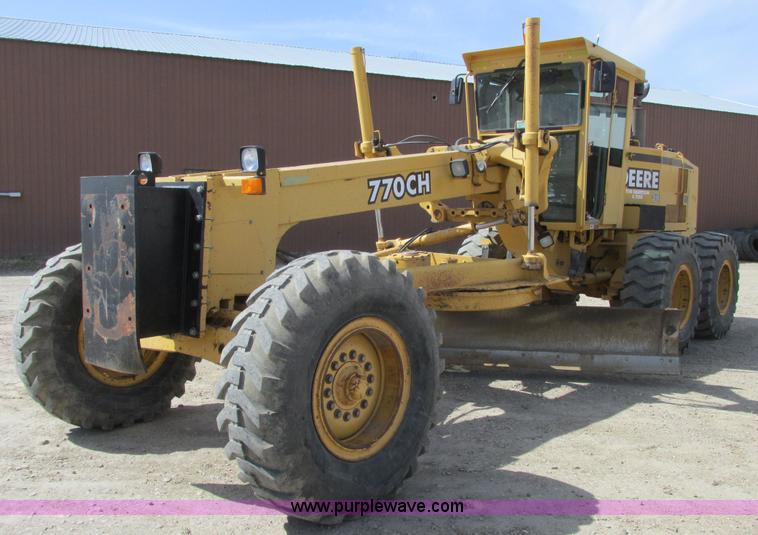 image for item A8778 1998 John Deere 770CH motor grader