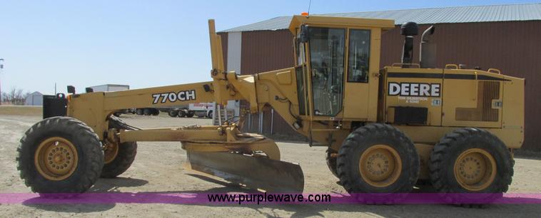 image for item A8778 1998 John Deere 770CH motor grader