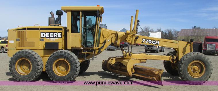 image for item A8778 1998 John Deere 770CH motor grader