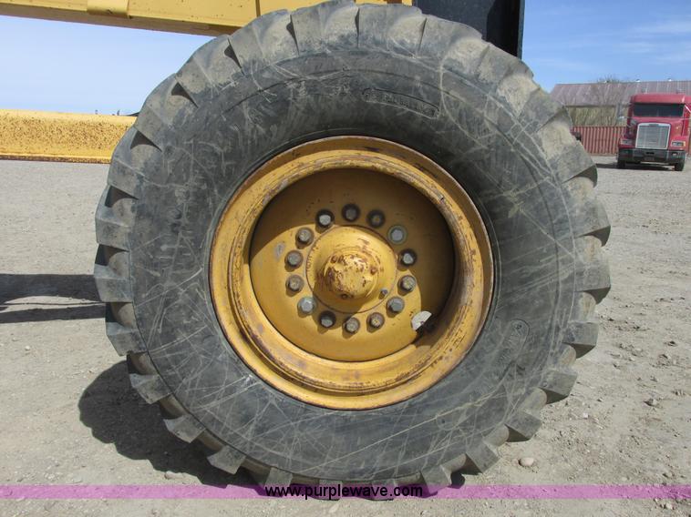 image for item A8778 1998 John Deere 770CH motor grader