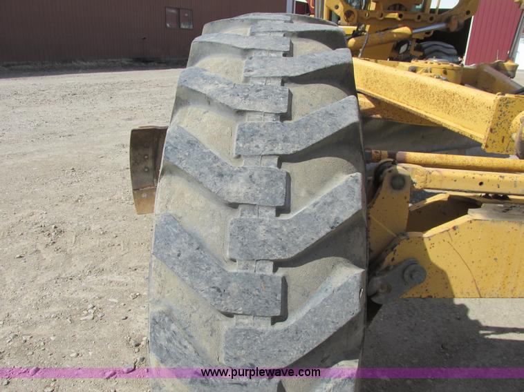 image for item A8778 1998 John Deere 770CH motor grader