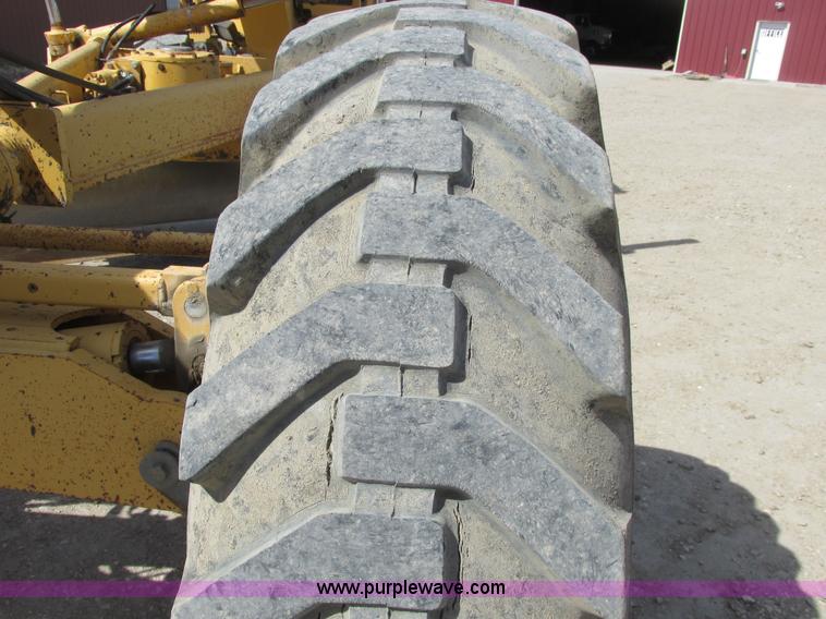 image for item A8778 1998 John Deere 770CH motor grader