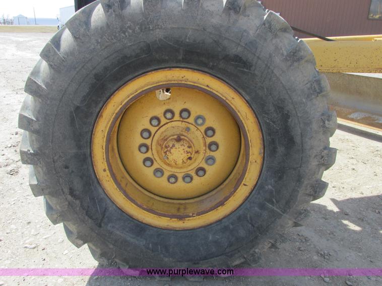 image for item A8778 1998 John Deere 770CH motor grader