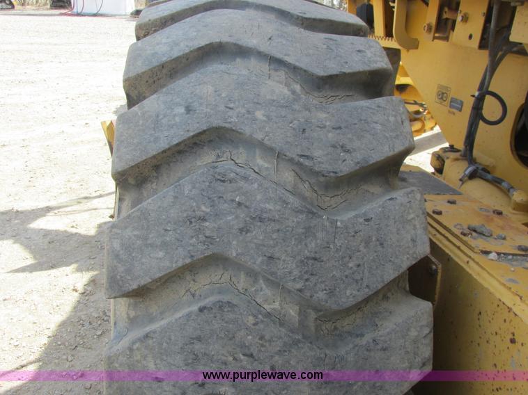 image for item A8778 1998 John Deere 770CH motor grader