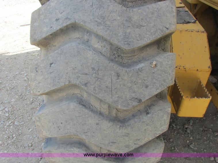 image for item A8778 1998 John Deere 770CH motor grader