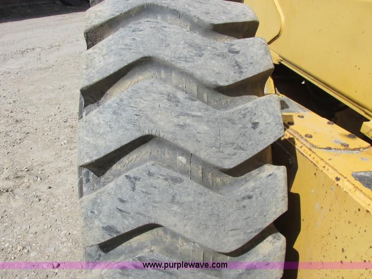 image for item A8778 1998 John Deere 770CH motor grader