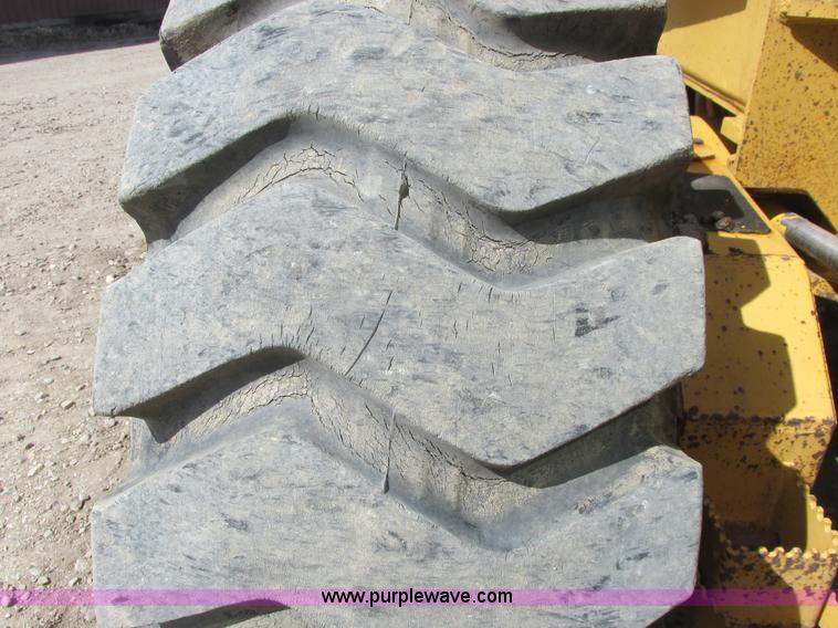 image for item A8778 1998 John Deere 770CH motor grader