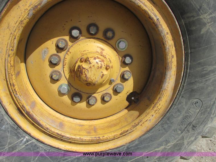 image for item A8778 1998 John Deere 770CH motor grader