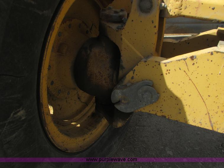 image for item A8778 1998 John Deere 770CH motor grader