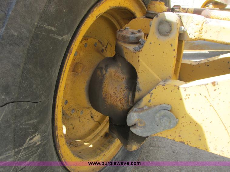 image for item A8778 1998 John Deere 770CH motor grader