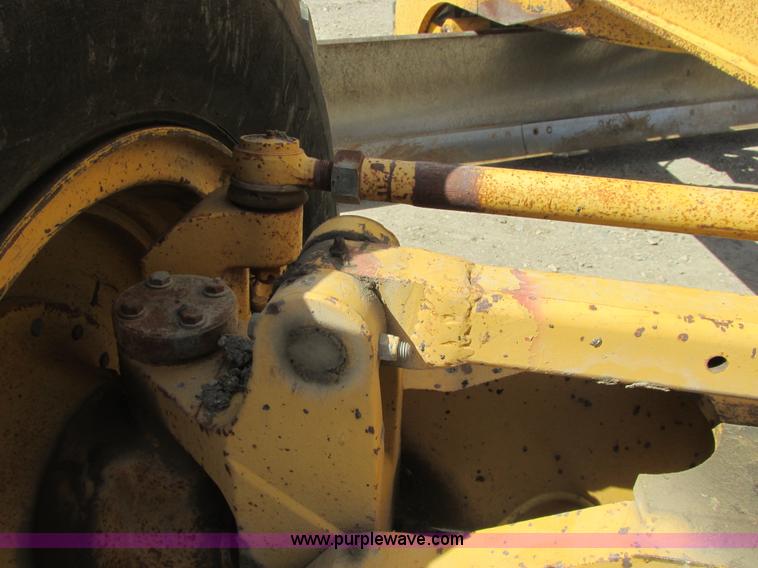 image for item A8778 1998 John Deere 770CH motor grader