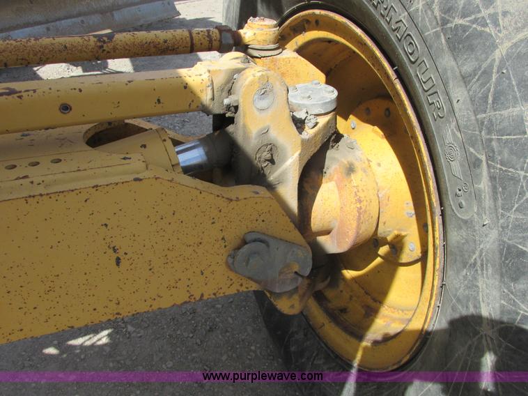 image for item A8778 1998 John Deere 770CH motor grader