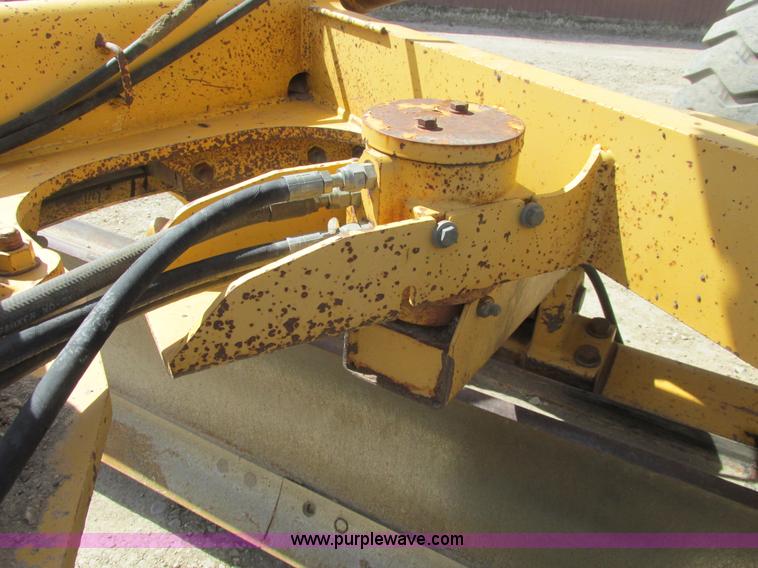 image for item A8778 1998 John Deere 770CH motor grader