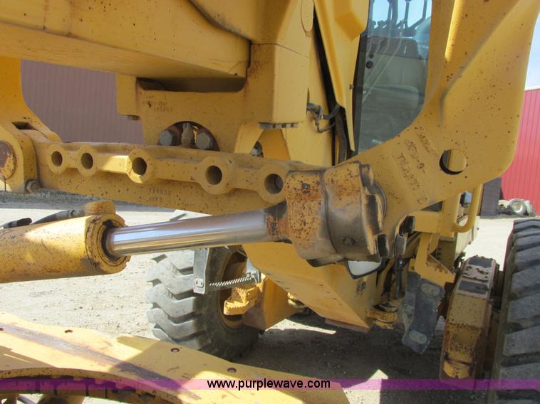 image for item A8778 1998 John Deere 770CH motor grader