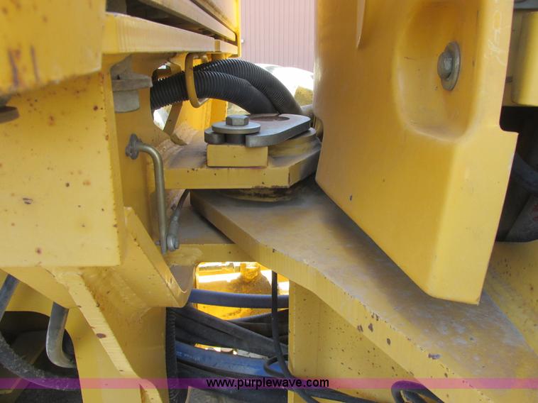 image for item A8778 1998 John Deere 770CH motor grader