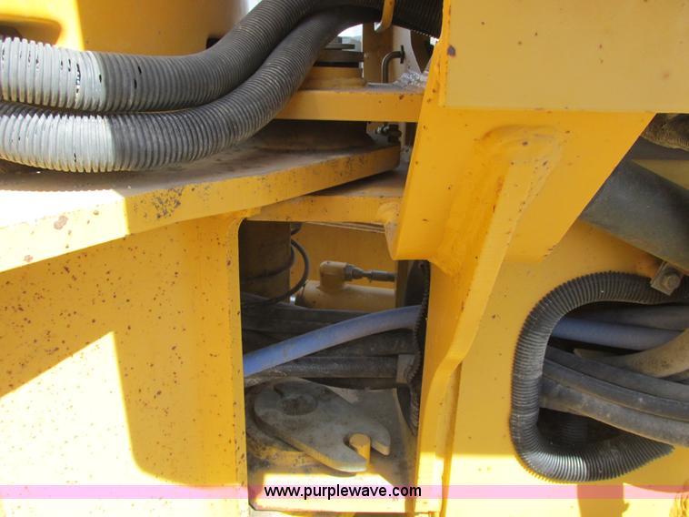 image for item A8778 1998 John Deere 770CH motor grader